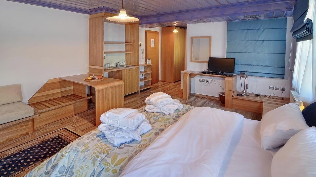 Dilofo Hotel Luxury Suites エクステリア 写真
